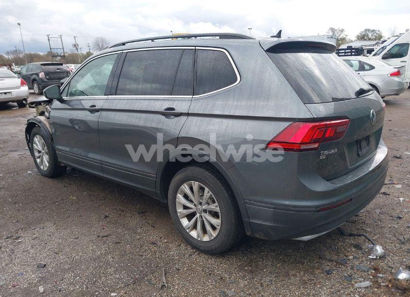 Photo 3 of 2019 Volkswagen Tiguan 2.0T SE/2.0T SEL/2.0T SEL R-LINE/2.0T SEL R-LINE BLACK (VIN 3VV2B7AX1KM089571)