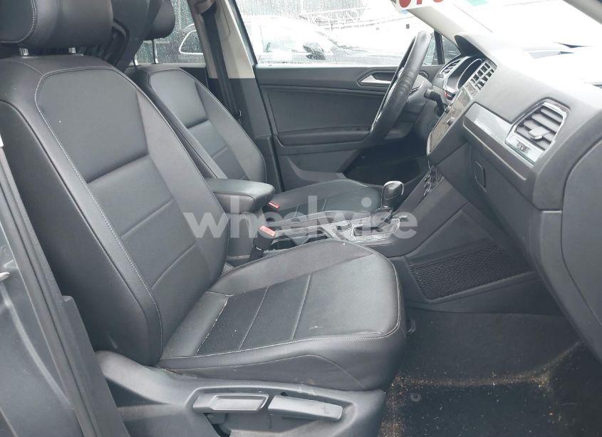 Photo 5 of 2019 Volkswagen Tiguan 2.0T SE/2.0T SEL/2.0T SEL R-LINE/2.0T SEL R-LINE BLACK (VIN 3VV2B7AX1KM089571)