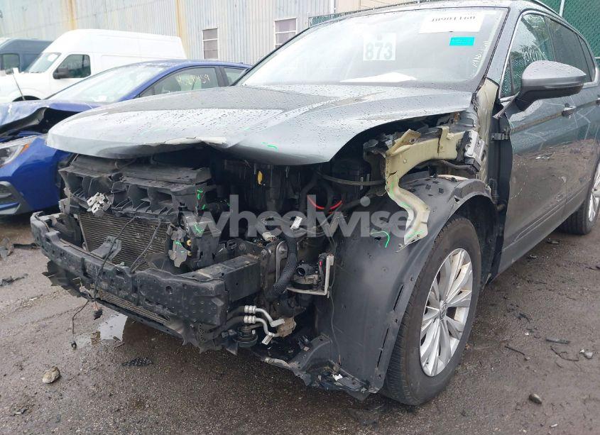 Photo 6 of 2019 Volkswagen Tiguan 2.0T SE/2.0T SEL/2.0T SEL R-LINE/2.0T SEL R-LINE BLACK (VIN 3VV2B7AX1KM089571)