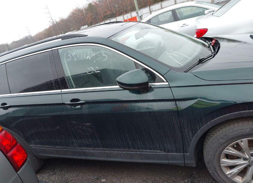 Photo 13 of 2019 Volkswagen Tiguan 2.0T SE/2.0T SEL/2.0T SEL R-LINE/2.0T SEL R-LINE BLACK (VIN 3VV2B7AX1KM107664)