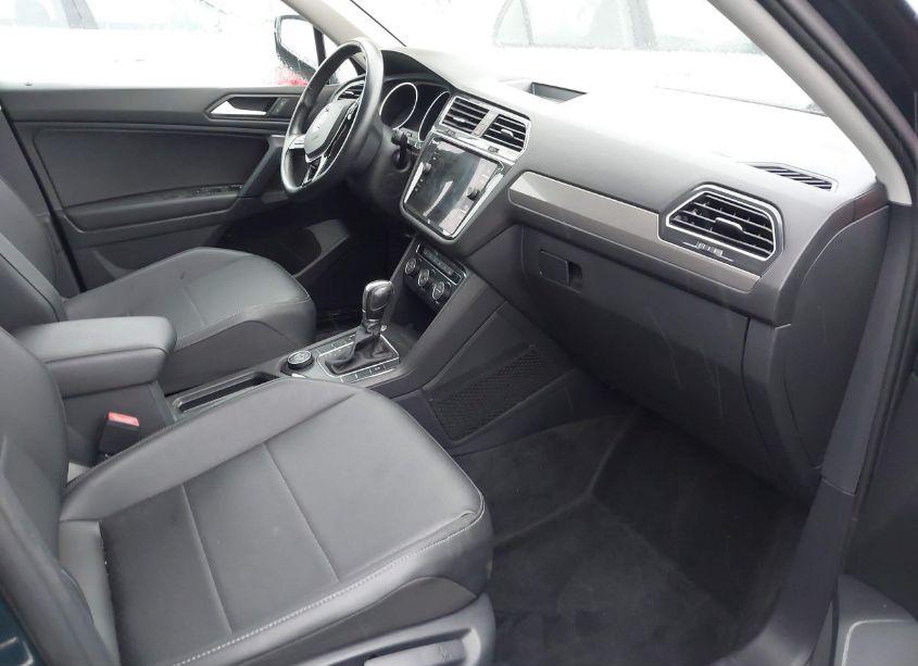Photo 5 of 2019 Volkswagen Tiguan 2.0T SE/2.0T SEL/2.0T SEL R-LINE/2.0T SEL R-LINE BLACK (VIN 3VV2B7AX1KM107664)