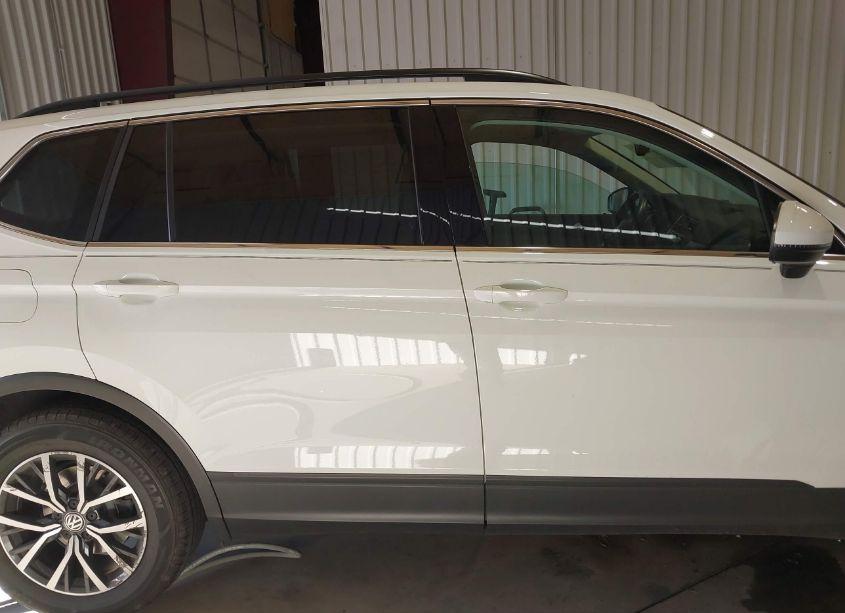 Photo 13 of 2019 Volkswagen Tiguan 2.0T SE/2.0T SEL/2.0T SEL R-LINE/2.0T SEL R-LINE BLACK (VIN 3VV2B7AX1KM171512)