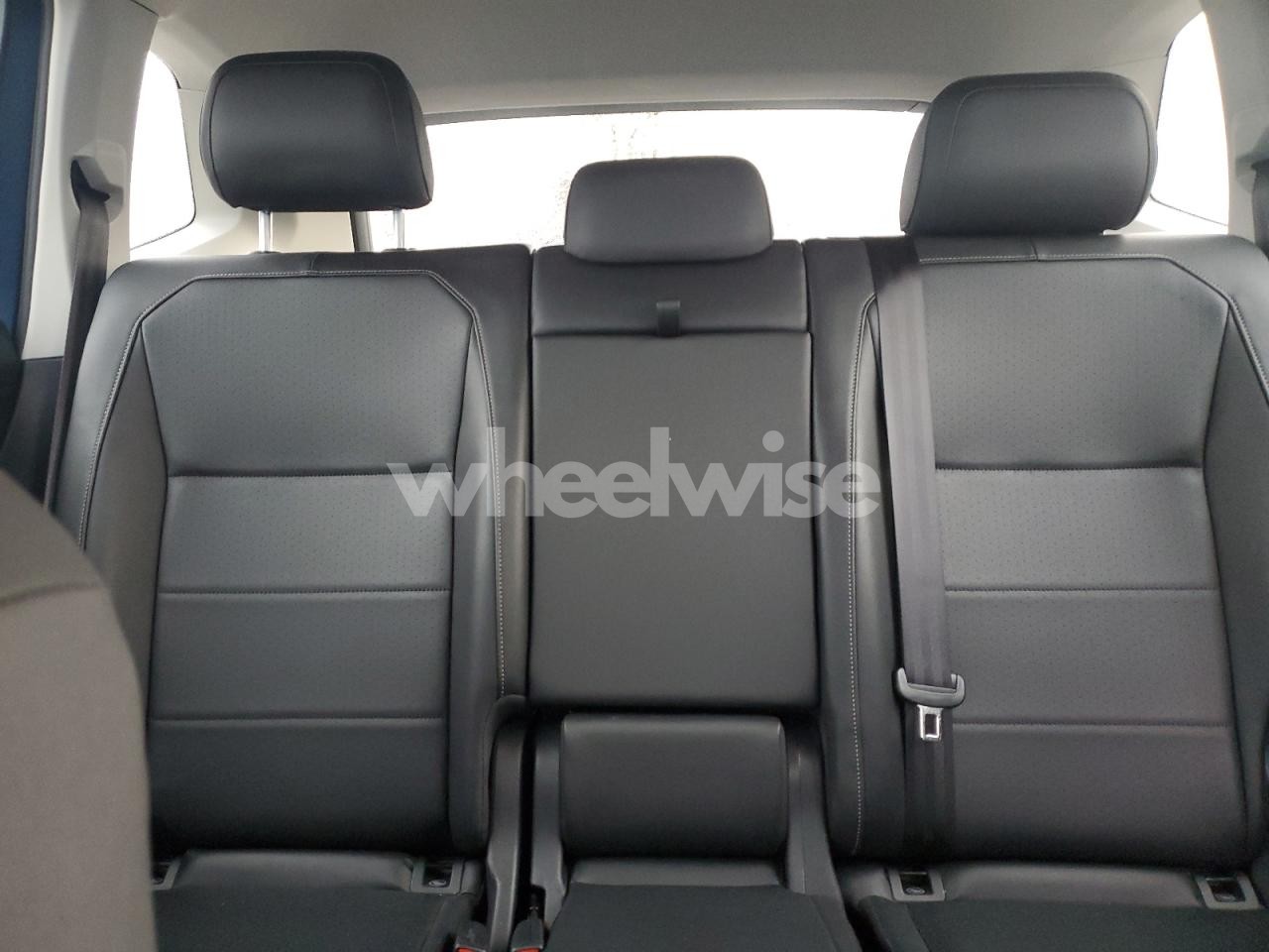 Photo 10 of 2019 VOLKSWAGEN TIGUAN SE (VIN 3VV2B7AX1KM177312)