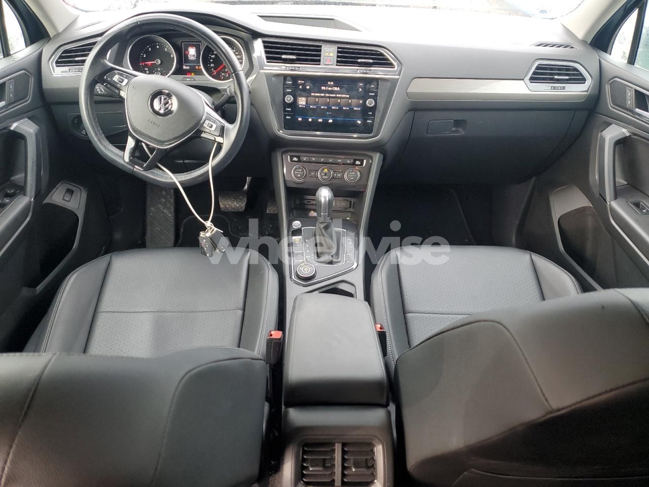 Photo 8 of 2019 VOLKSWAGEN TIGUAN SE (VIN 3VV2B7AX1KM177312)