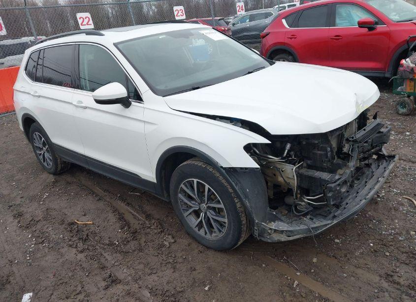 2019 Volkswagen Tiguan 2.0T SE/2.0T SEL/2.0T SEL R-LINE/2.0T SEL R-LINE BLACK (VIN 3VV2B7AX1KM184244) main photo