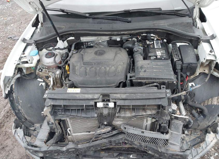 Photo 10 of 2019 Volkswagen Tiguan 2.0T SE/2.0T SEL/2.0T SEL R-LINE/2.0T SEL R-LINE BLACK (VIN 3VV2B7AX1KM184244)