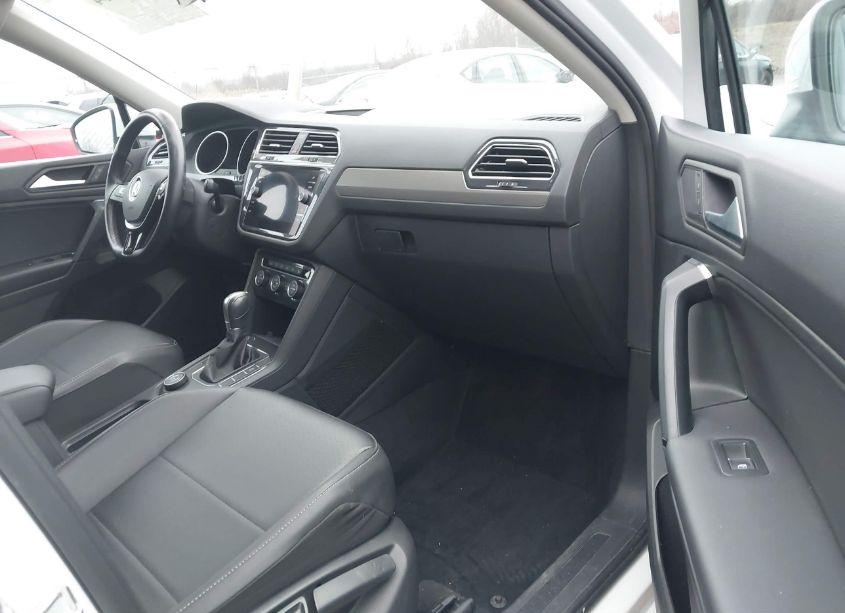 Photo 5 of 2019 Volkswagen Tiguan 2.0T SE/2.0T SEL/2.0T SEL R-LINE/2.0T SEL R-LINE BLACK (VIN 3VV2B7AX1KM184244)
