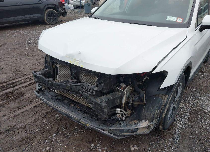 Photo 6 of 2019 Volkswagen Tiguan 2.0T SE/2.0T SEL/2.0T SEL R-LINE/2.0T SEL R-LINE BLACK (VIN 3VV2B7AX1KM184244)