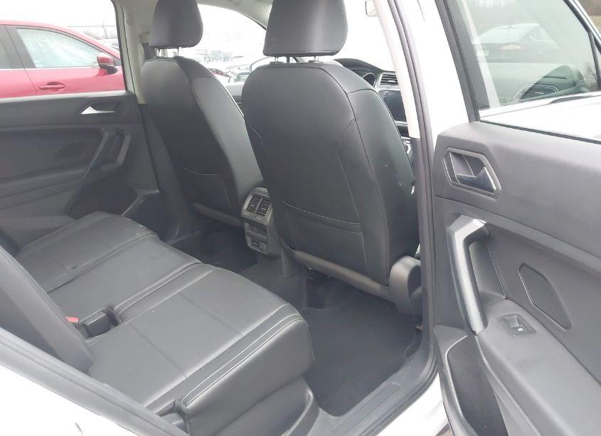 Photo 8 of 2019 Volkswagen Tiguan 2.0T SE/2.0T SEL/2.0T SEL R-LINE/2.0T SEL R-LINE BLACK (VIN 3VV2B7AX1KM184244)