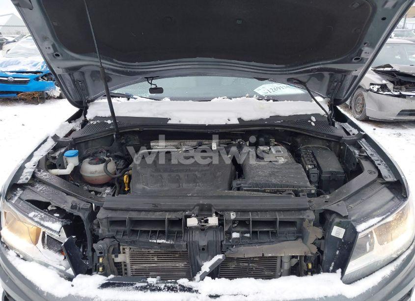 Photo 10 of 2019 Volkswagen Tiguan (VIN 3VV2B7AX1KM196880)