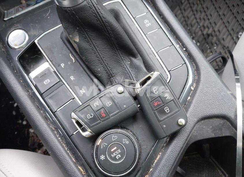 Photo 11 of 2019 Volkswagen Tiguan (VIN 3VV2B7AX1KM196880)