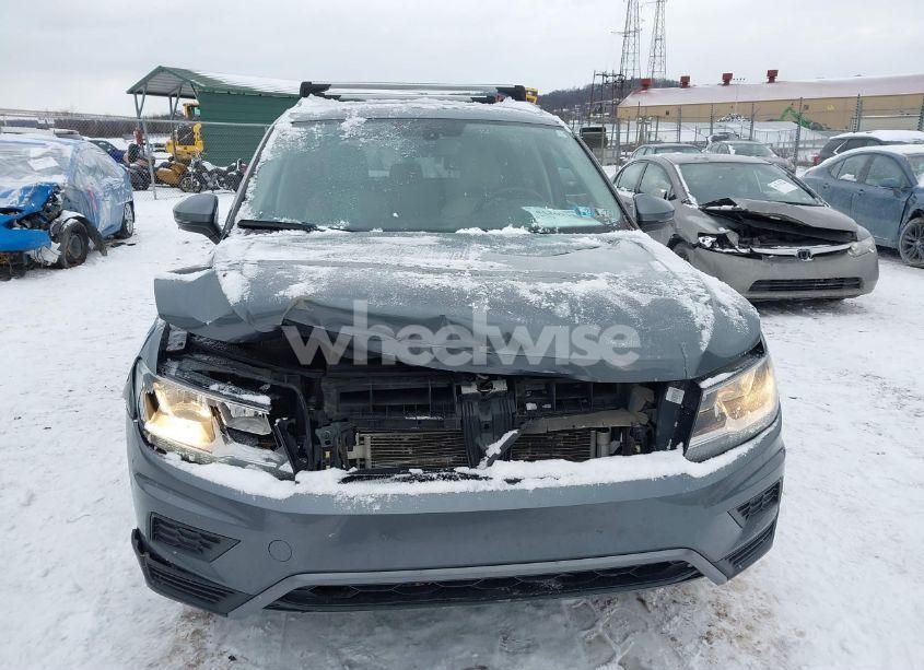 Photo 12 of 2019 Volkswagen Tiguan (VIN 3VV2B7AX1KM196880)