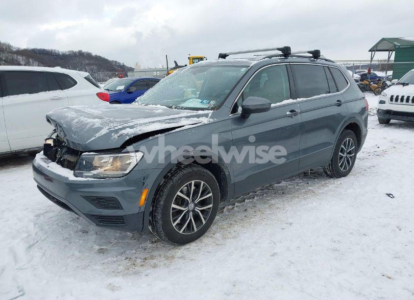 Photo 2 of 2019 Volkswagen Tiguan (VIN 3VV2B7AX1KM196880)