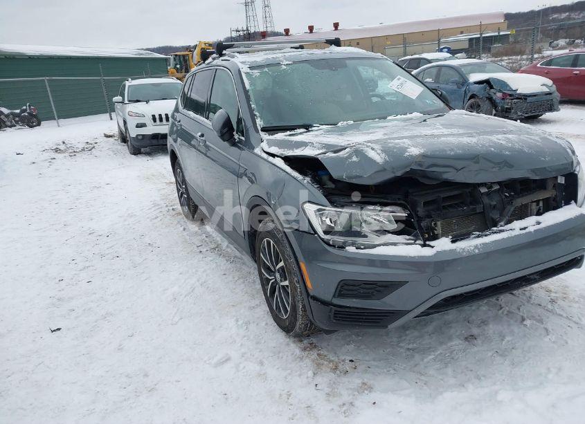 Photo 6 of 2019 Volkswagen Tiguan (VIN 3VV2B7AX1KM196880)