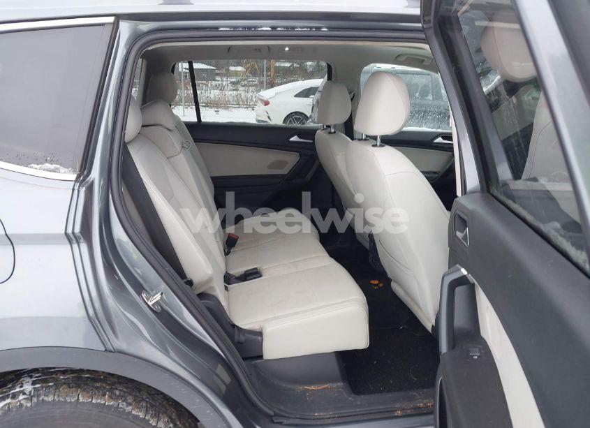 Photo 8 of 2019 Volkswagen Tiguan (VIN 3VV2B7AX1KM196880)