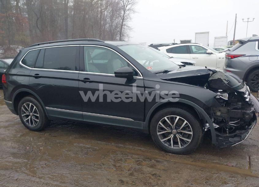 Photo 13 of 2020 Volkswagen Tiguan 2.0T SE/2.0T SE R-LINE BLACK/2.0T SEL (VIN 3VV2B7AX1LM033714)