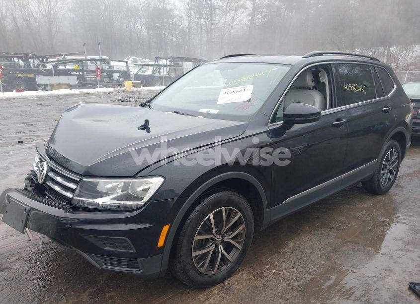 Photo 2 of 2020 Volkswagen Tiguan 2.0T SE/2.0T SE R-LINE BLACK/2.0T SEL (VIN 3VV2B7AX1LM033714)