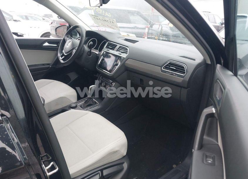 Photo 5 of 2020 Volkswagen Tiguan 2.0T SE/2.0T SE R-LINE BLACK/2.0T SEL (VIN 3VV2B7AX1LM033714)