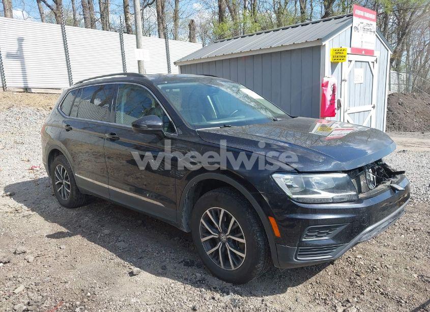 2020 Volkswagen Tiguan 2.0T SE/2.0T SE R-LINE BLACK/2.0T SEL (VIN 3VV2B7AX1LM043109) main photo