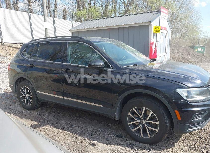 Photo 14 of 2020 Volkswagen Tiguan 2.0T SE/2.0T SE R-LINE BLACK/2.0T SEL (VIN 3VV2B7AX1LM043109)