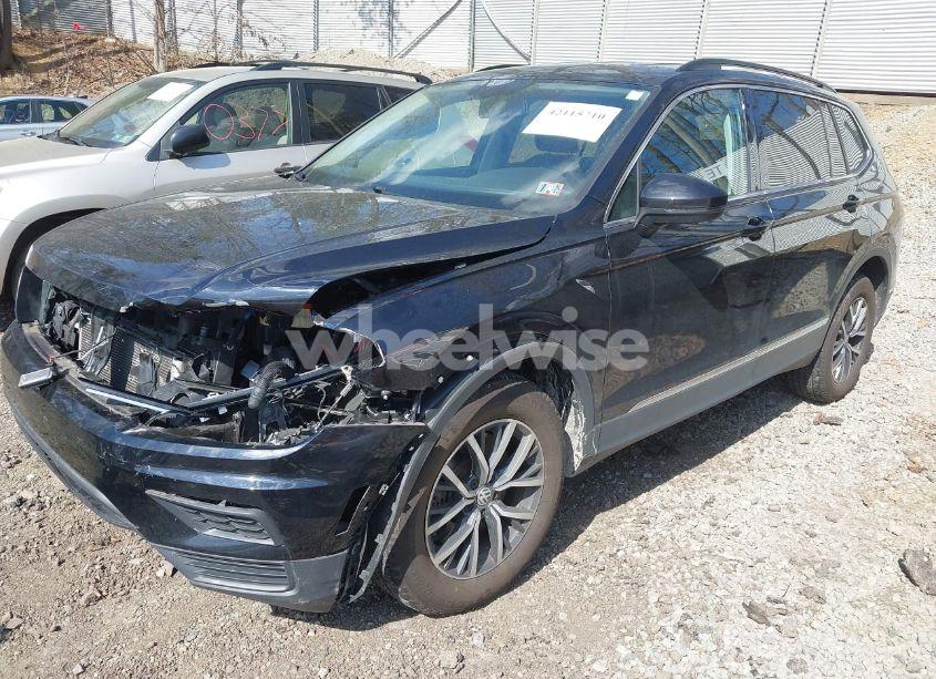 Photo 2 of 2020 Volkswagen Tiguan 2.0T SE/2.0T SE R-LINE BLACK/2.0T SEL (VIN 3VV2B7AX1LM043109)