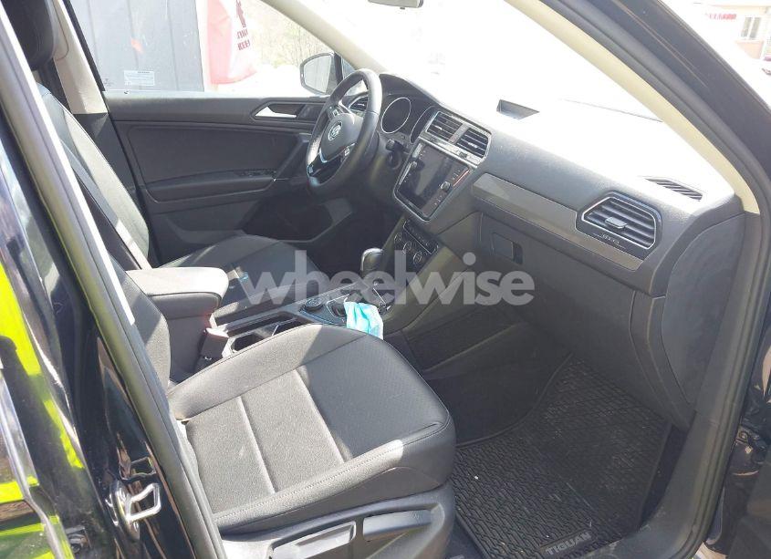 Photo 5 of 2020 Volkswagen Tiguan 2.0T SE/2.0T SE R-LINE BLACK/2.0T SEL (VIN 3VV2B7AX1LM043109)