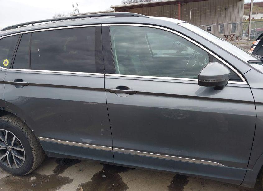 Photo 13 of 2020 Volkswagen Tiguan 2.0T SE/2.0T SE R-LINE BLACK/2.0T SEL (VIN 3VV2B7AX1LM116057)