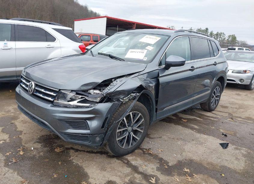 Photo 2 of 2020 Volkswagen Tiguan 2.0T SE/2.0T SE R-LINE BLACK/2.0T SEL (VIN 3VV2B7AX1LM116057)