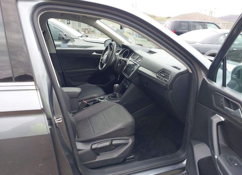 Photo 5 of 2020 Volkswagen Tiguan 2.0T SE/2.0T SE R-LINE BLACK/2.0T SEL (VIN 3VV2B7AX1LM116057)