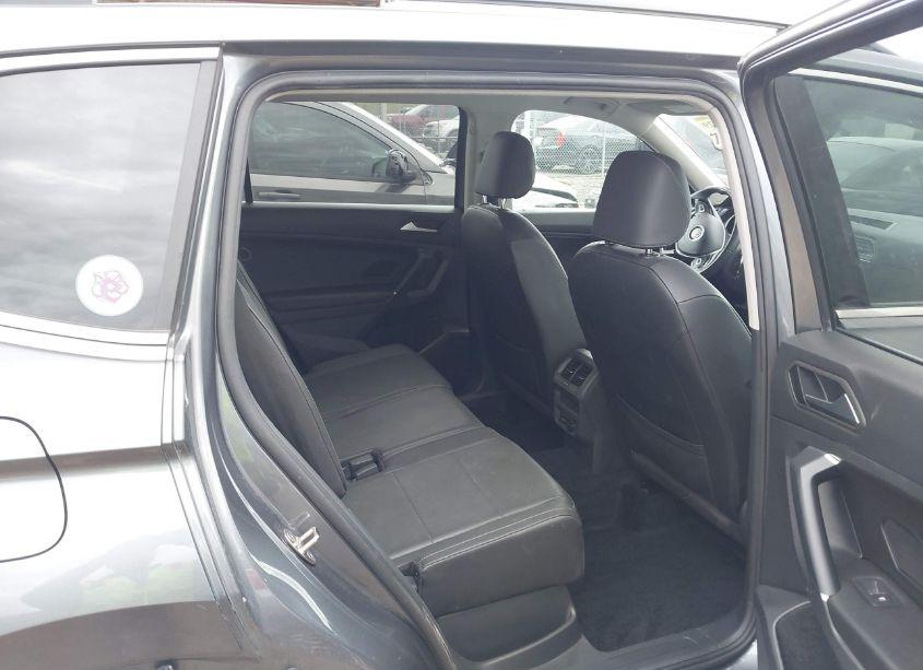 Photo 8 of 2020 Volkswagen Tiguan 2.0T SE/2.0T SE R-LINE BLACK/2.0T SEL (VIN 3VV2B7AX1LM116057)
