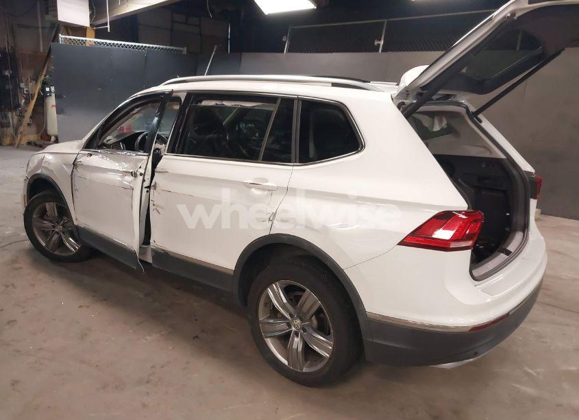 Photo 3 of 2021 Volkswagen Tiguan 2.0T SE/2.0T SE R-LINE BLACK/2.0T SEL (VIN 3VV2B7AX1MM021418)