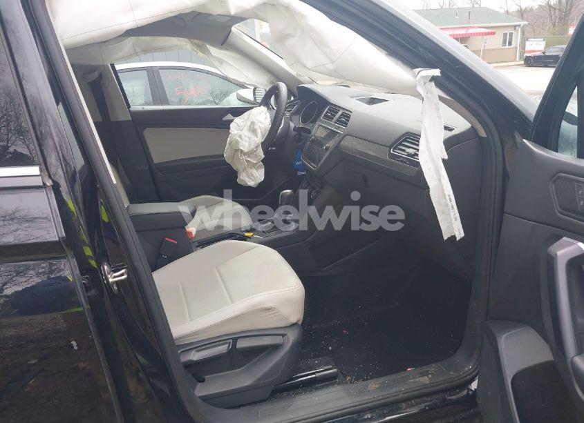 Photo 5 of 2021 Volkswagen Tiguan 2.0T SE/2.0T SE R-LINE BLACK/2.0T SEL (VIN 3VV2B7AX1MM021516)