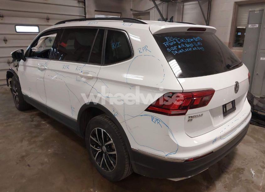 Photo 3 of 2021 Volkswagen Tiguan (VIN 3VV2B7AX1MM142501)