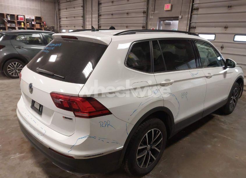 Photo 4 of 2021 Volkswagen Tiguan (VIN 3VV2B7AX1MM142501)