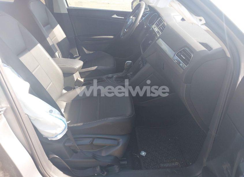 Photo 5 of 2021 Volkswagen Tiguan 2.0T SE/2.0T SE R-LINE BLACK/2.0T SEL (VIN 3VV2B7AX1MM142823)