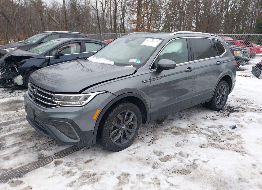 Photo 2 of 2022 Volkswagen Tiguan 2.0T SE (VIN 3VV2B7AX1NM171823)