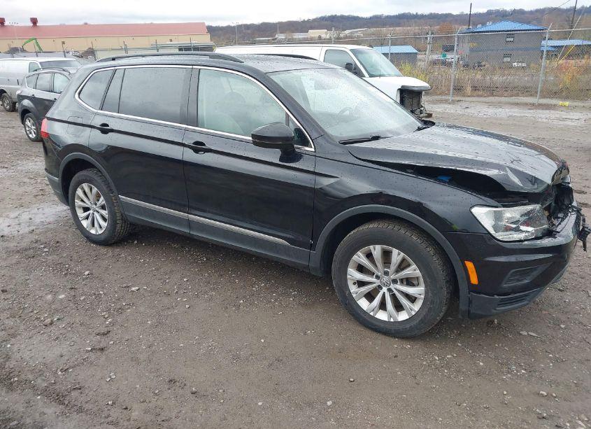 2018 Volkswagen Tiguan 2.0T SE/2.0T SEL (VIN 3VV2B7AX2JM175230) main photo