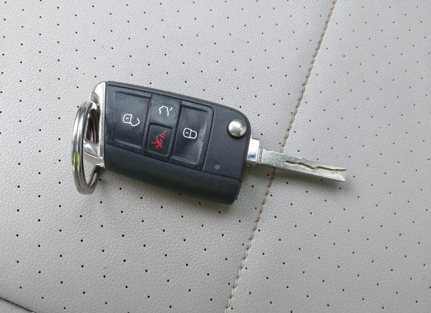 Photo 11 of 2018 Volkswagen Tiguan 2.0T SE/2.0T SEL (VIN 3VV2B7AX2JM175230)