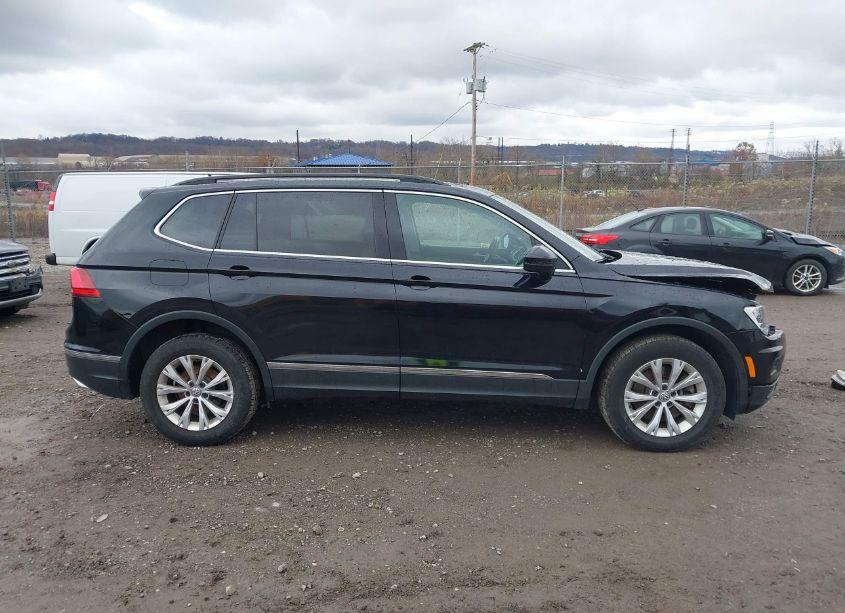 Photo 13 of 2018 Volkswagen Tiguan 2.0T SE/2.0T SEL (VIN 3VV2B7AX2JM175230)