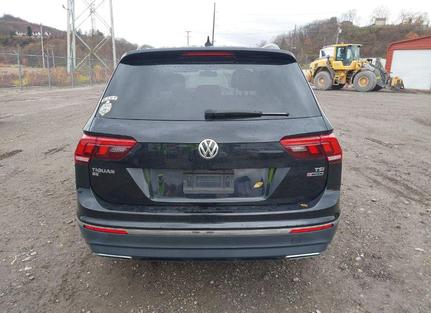 Photo 16 of 2018 Volkswagen Tiguan 2.0T SE/2.0T SEL (VIN 3VV2B7AX2JM175230)