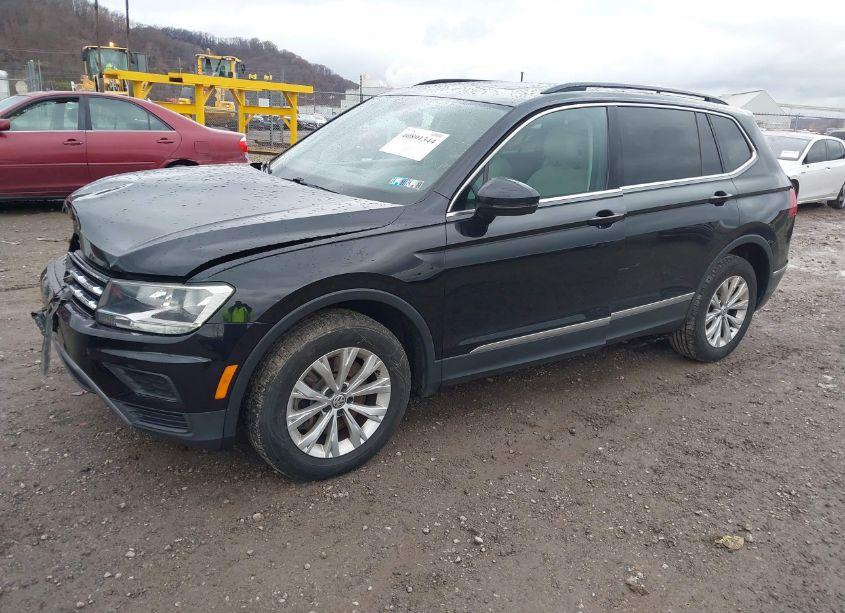 Photo 2 of 2018 Volkswagen Tiguan 2.0T SE/2.0T SEL (VIN 3VV2B7AX2JM175230)