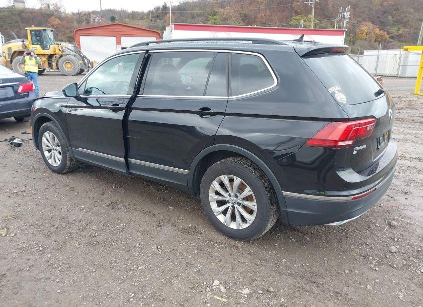 Photo 3 of 2018 Volkswagen Tiguan 2.0T SE/2.0T SEL (VIN 3VV2B7AX2JM175230)