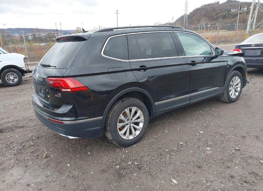 Photo 4 of 2018 Volkswagen Tiguan 2.0T SE/2.0T SEL (VIN 3VV2B7AX2JM175230)
