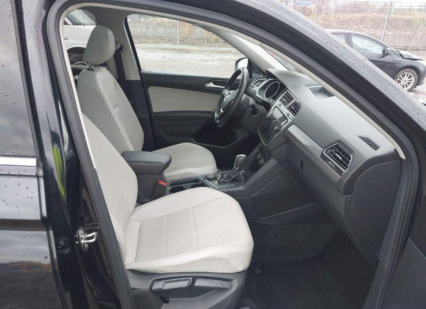 Photo 5 of 2018 Volkswagen Tiguan 2.0T SE/2.0T SEL (VIN 3VV2B7AX2JM175230)