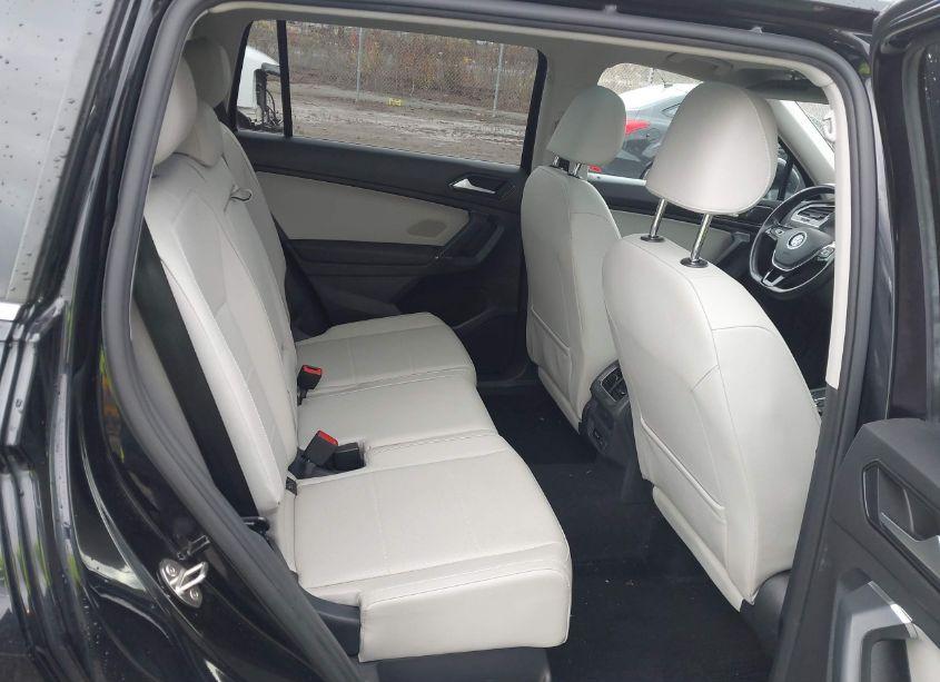 Photo 8 of 2018 Volkswagen Tiguan 2.0T SE/2.0T SEL (VIN 3VV2B7AX2JM175230)