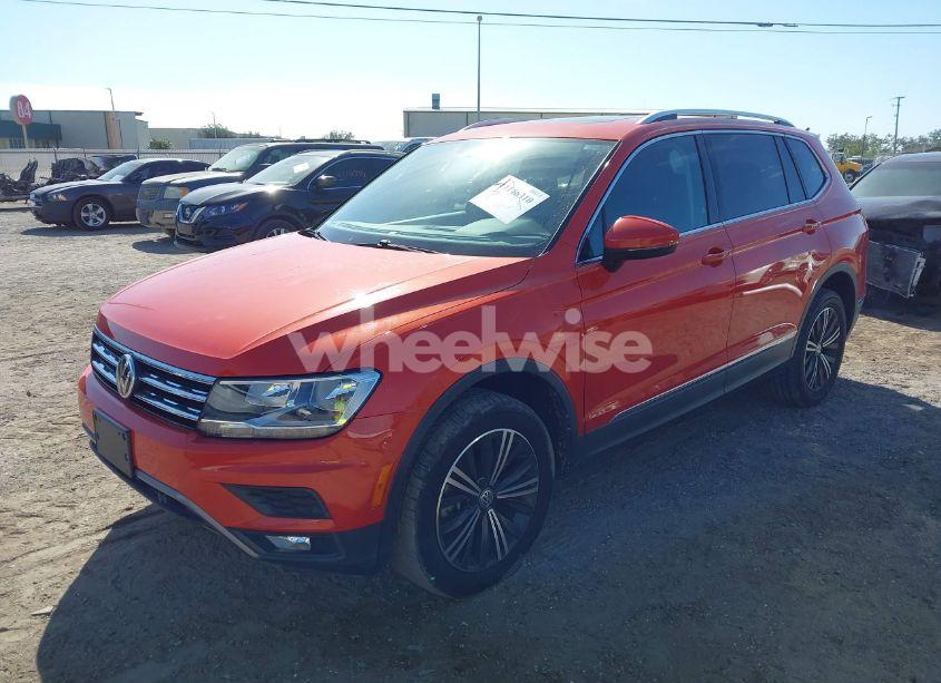 Photo 2 of 2019 Volkswagen Tiguan (VIN 3VV2B7AX2KM013776)