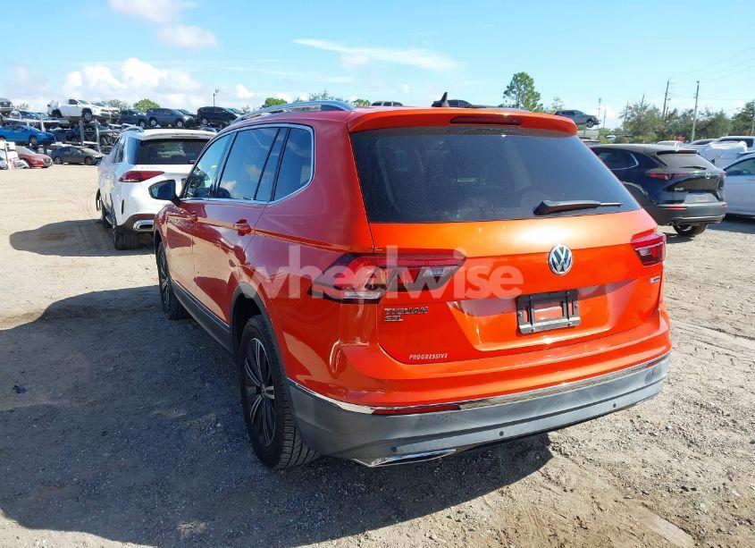 Photo 3 of 2019 Volkswagen Tiguan (VIN 3VV2B7AX2KM013776)