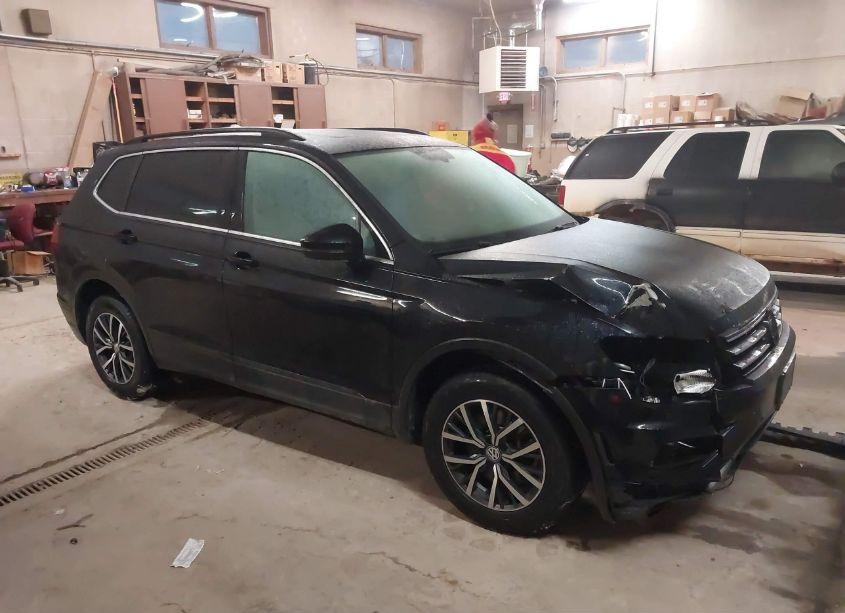 2019 Volkswagen Tiguan 2.0T SE/2.0T SEL/2.0T SEL R-LINE/2.0T SEL R-LINE BLACK (VIN 3VV2B7AX2KM026205) main photo