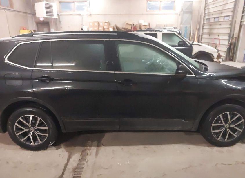 Photo 14 of 2019 Volkswagen Tiguan 2.0T SE/2.0T SEL/2.0T SEL R-LINE/2.0T SEL R-LINE BLACK (VIN 3VV2B7AX2KM026205)