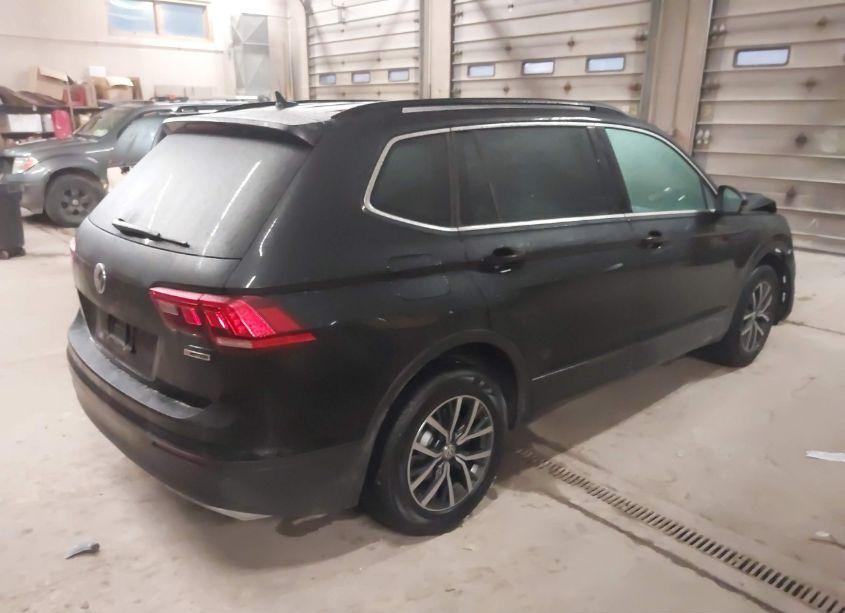 Photo 4 of 2019 Volkswagen Tiguan 2.0T SE/2.0T SEL/2.0T SEL R-LINE/2.0T SEL R-LINE BLACK (VIN 3VV2B7AX2KM026205)